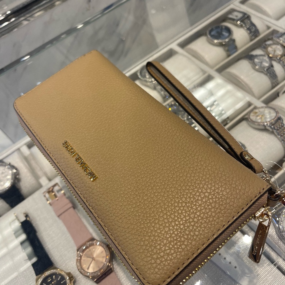MICHAEL KORS JST Lg Pebbled Leather Continental Wristlet Wallet Phone Hold
Camel - Picture 13 of 16